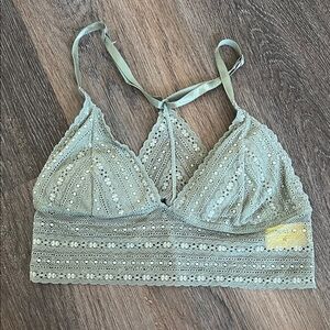 (25) Lace Bralette